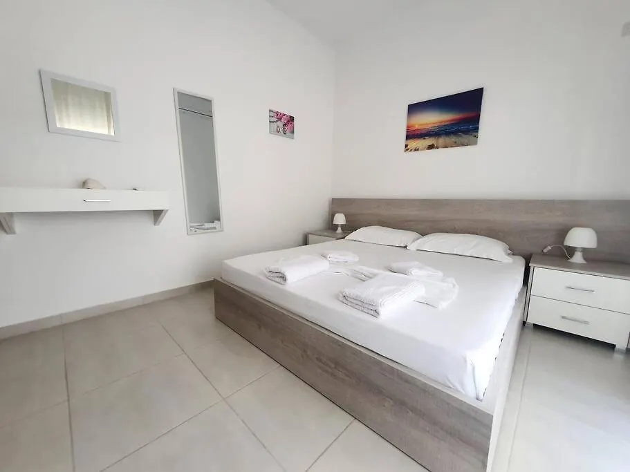 Ares 2 / Summer Apartment Close To The Beach Sarandë 0*,  アルバニア